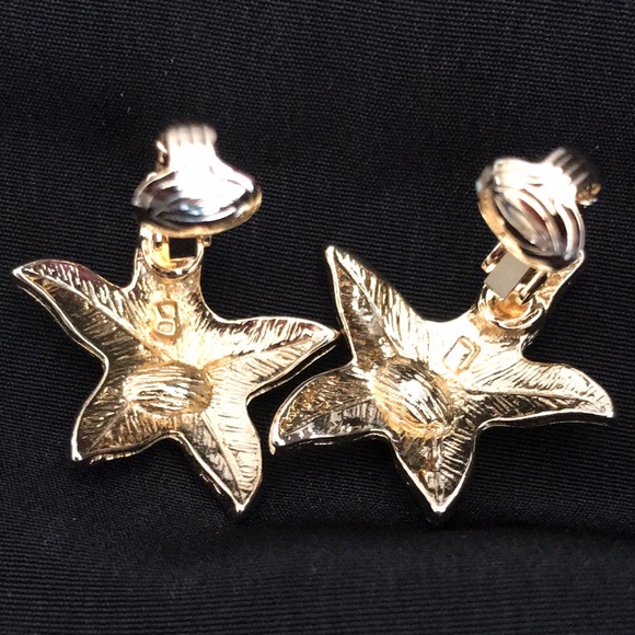 Vintage Sarah Coventry Star Earrings / Starfish, Gold Tone Earrings, Clip-ons - Picture 4 of 10